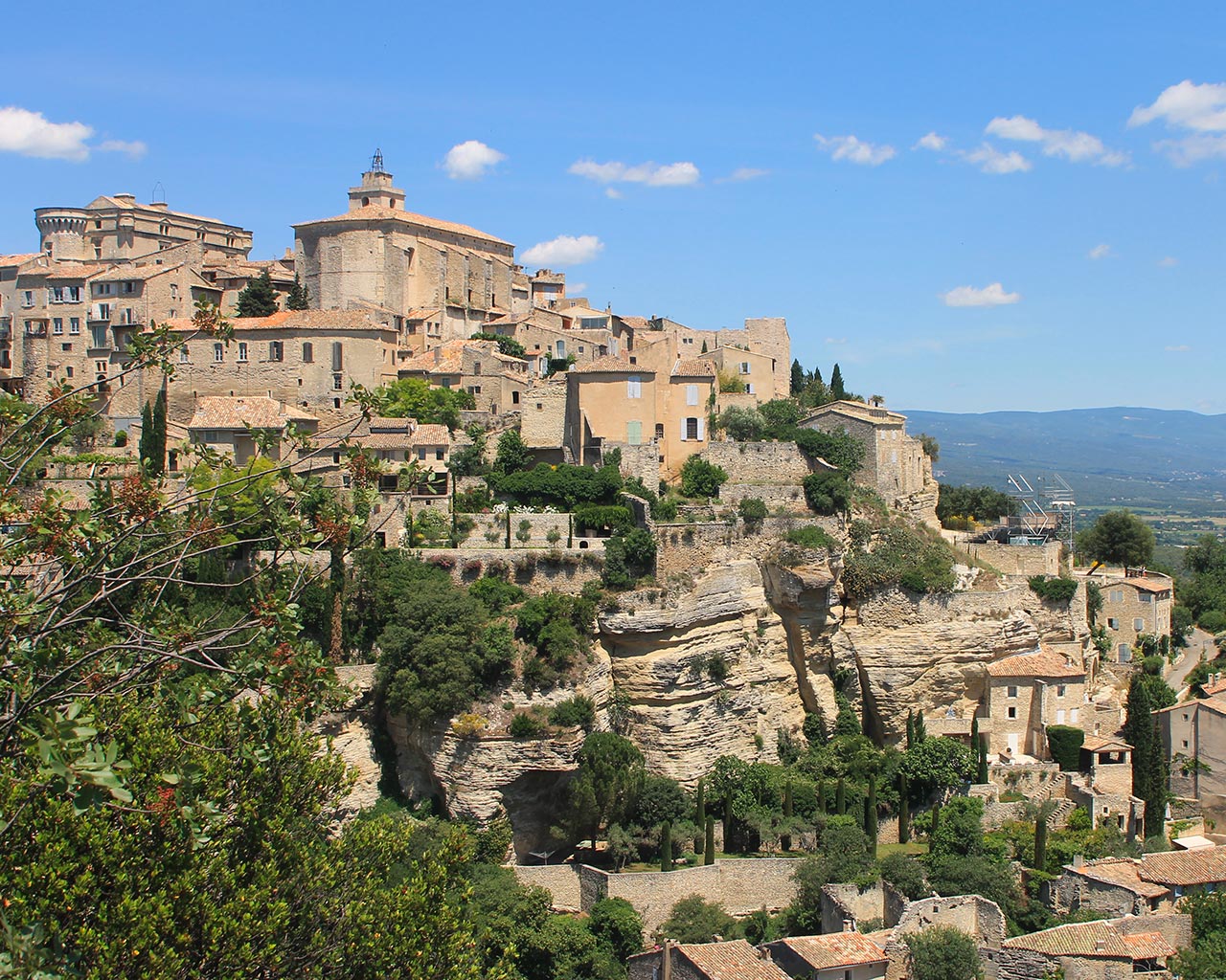 Découvrir les villages perchés de Provence depuis nos chambres d'hôtes en luberon | Metafort 