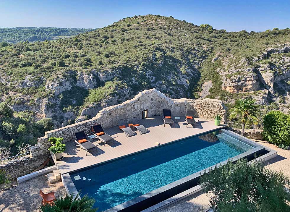 Piscine à débordement de la maison d'hôtes Metafort Provence, entre mont Ventoux et Luberon