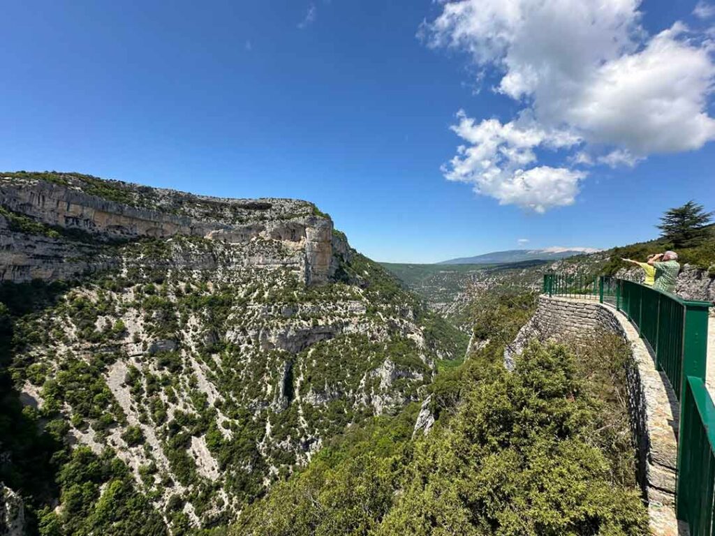 Vue sur les gorges de la Nesque, à deux pas de la chambre d'hôtes Métafort, en Provence et Luberon