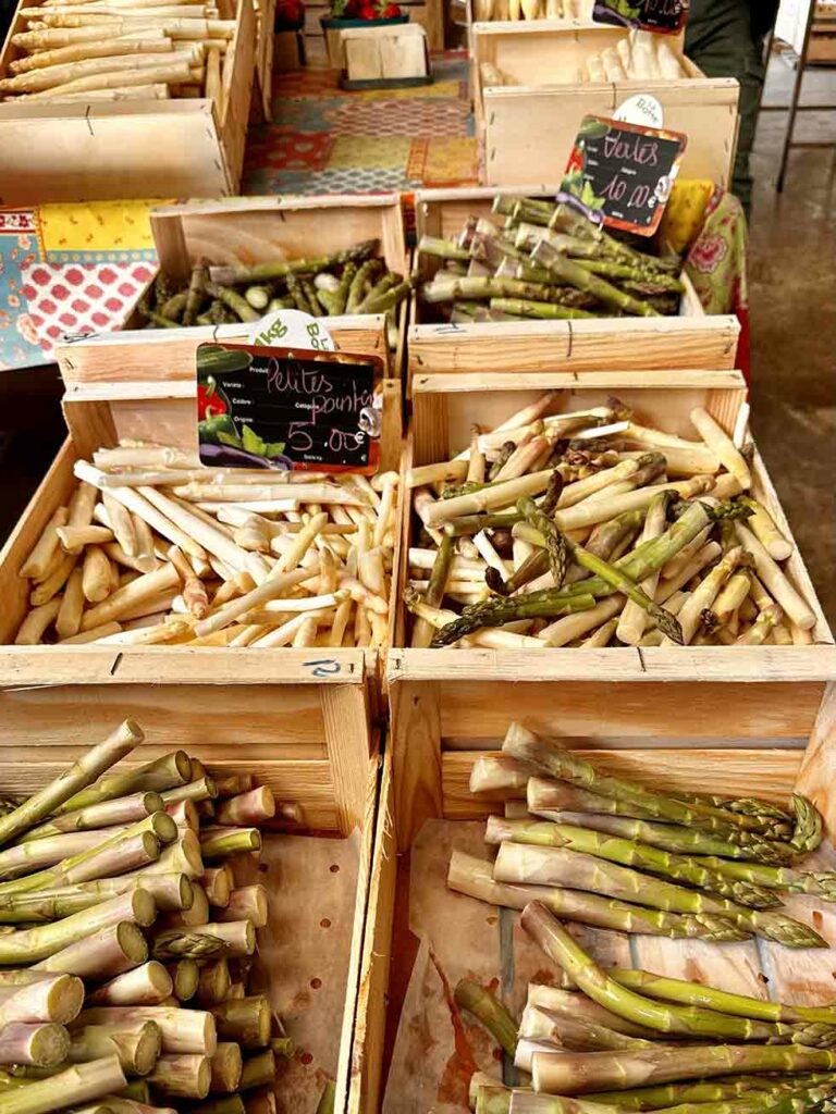 Aspèrges du Vaucluse, servies à la maison d'hôtes Metafort en Provence