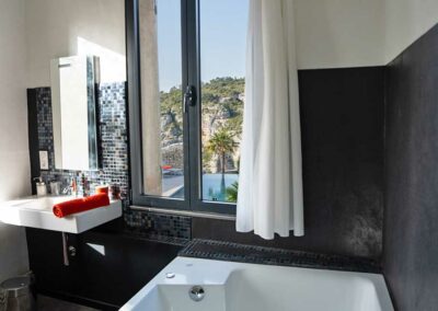 Chambre Diamantina vue salle de bain - Maison d'hôtes Metafort à Methamis en Procence