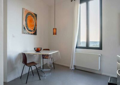 Gîte à louer au sein de la maison d'hôtes Metafort, à Méthamis (vue table à manger) - Entre Luberon et mont Ventoux